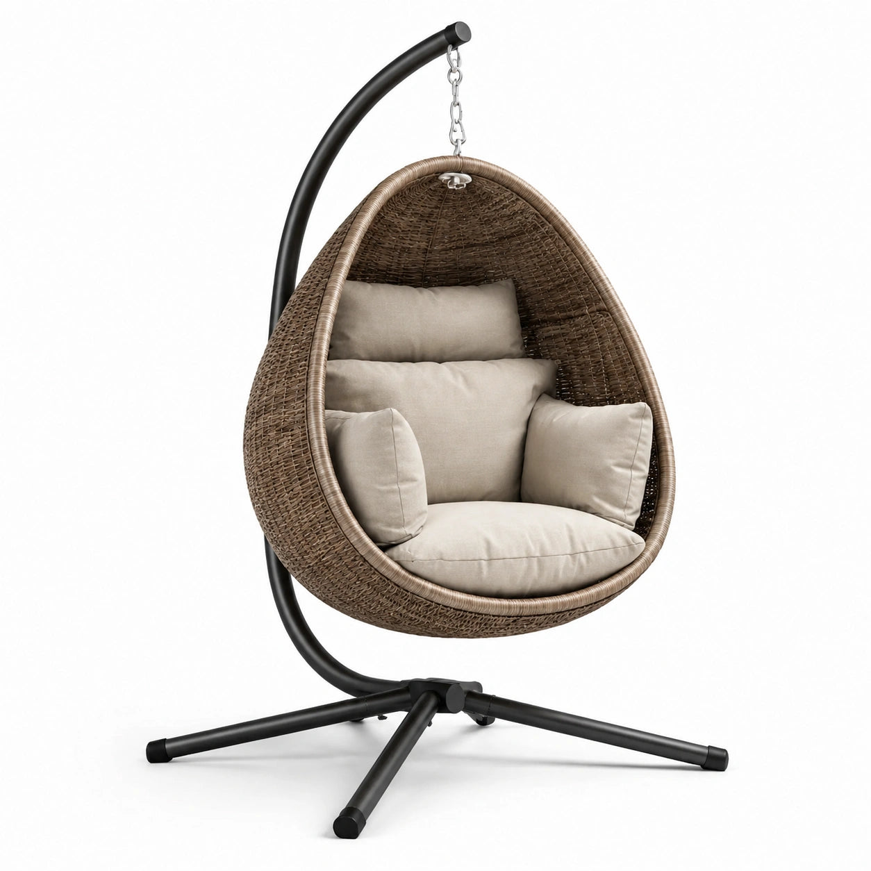 Fauteuil suspendu en résine tressée marron avec coussins crème et support en métal noir